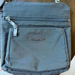 Baggallini Modern Pocket Crossbody